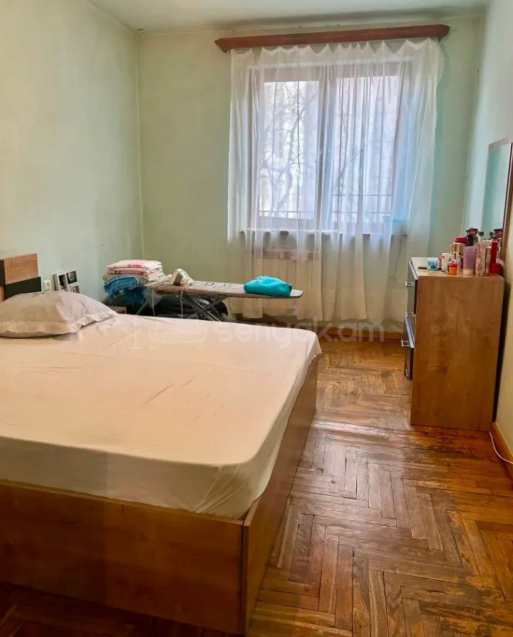 4 Սենյականոց Բնակարան Քարե Շենքում, 92քմ, 1/7 հարկ, Կապիտալ Վերանորոգված