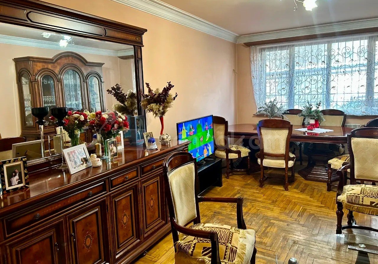 4 Սենյականոց Բնակարան Քարե Շենքում, 92քմ, 1/7 հարկ, Կապիտալ Վերանորոգված