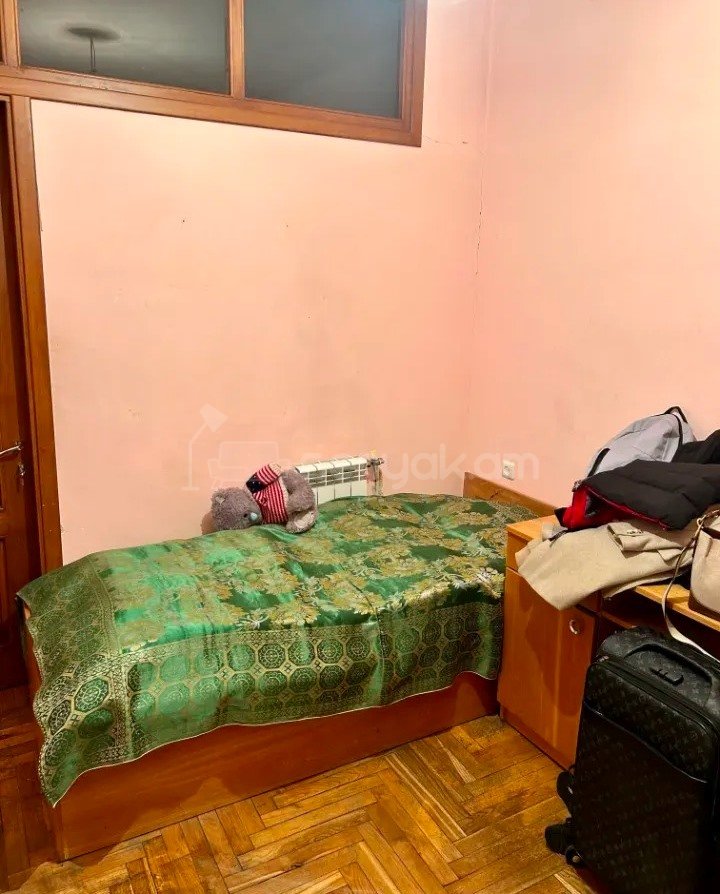 4 Սենյականոց Բնակարան Քարե Շենքում, 92քմ, 1/7 հարկ, Կապիտալ Վերանորոգված