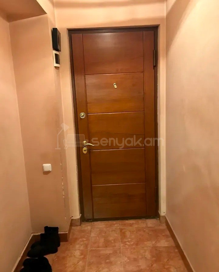 4 Սենյականոց Բնակարան Քարե Շենքում, 92քմ, 1/7 հարկ, Կապիտալ Վերանորոգված