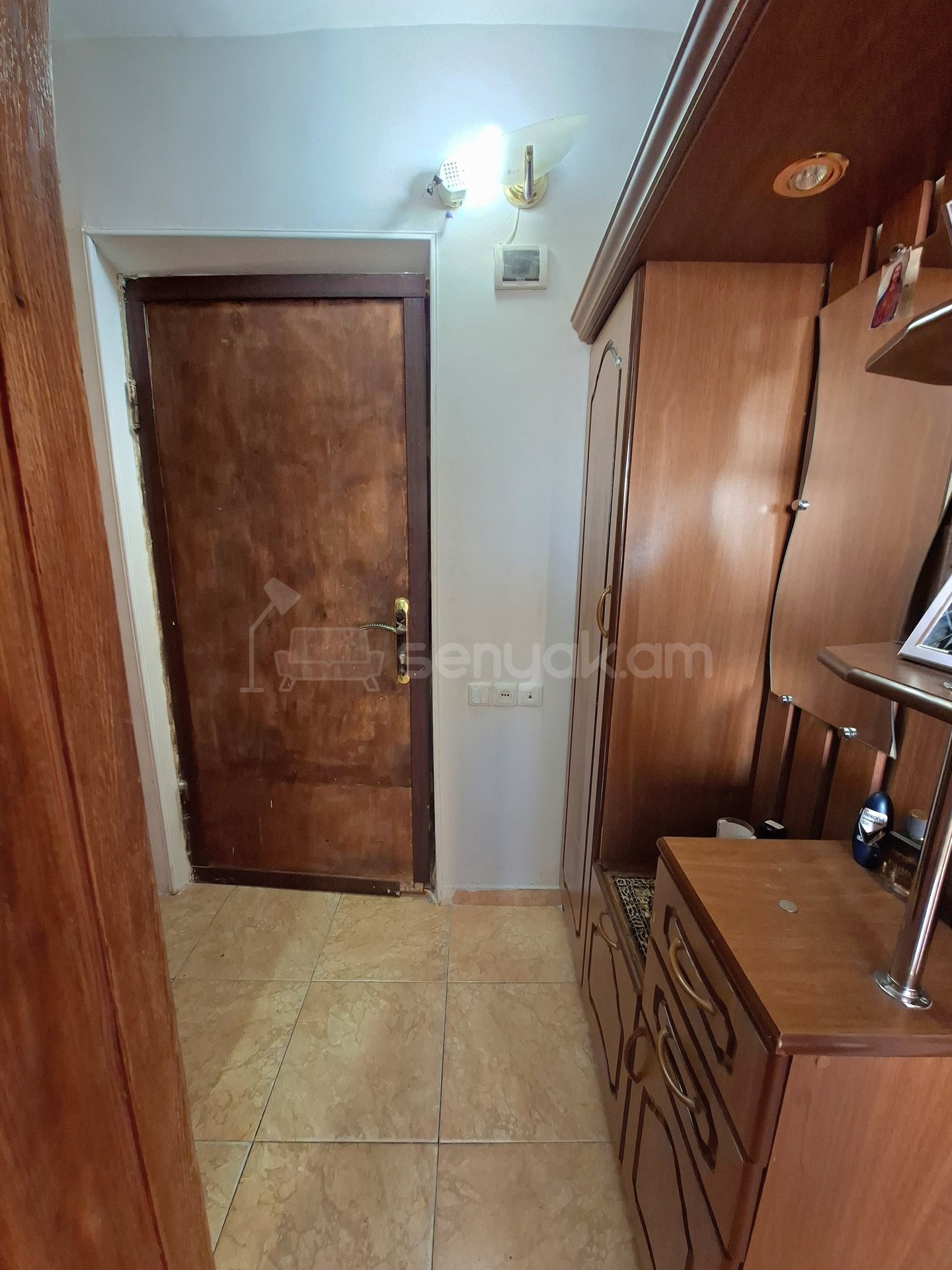 1 Սենյականոց Բնակարան Քարե Շենքում, 31քմ, 4/4 հարկ, Կապիտալ Վերանորոգված