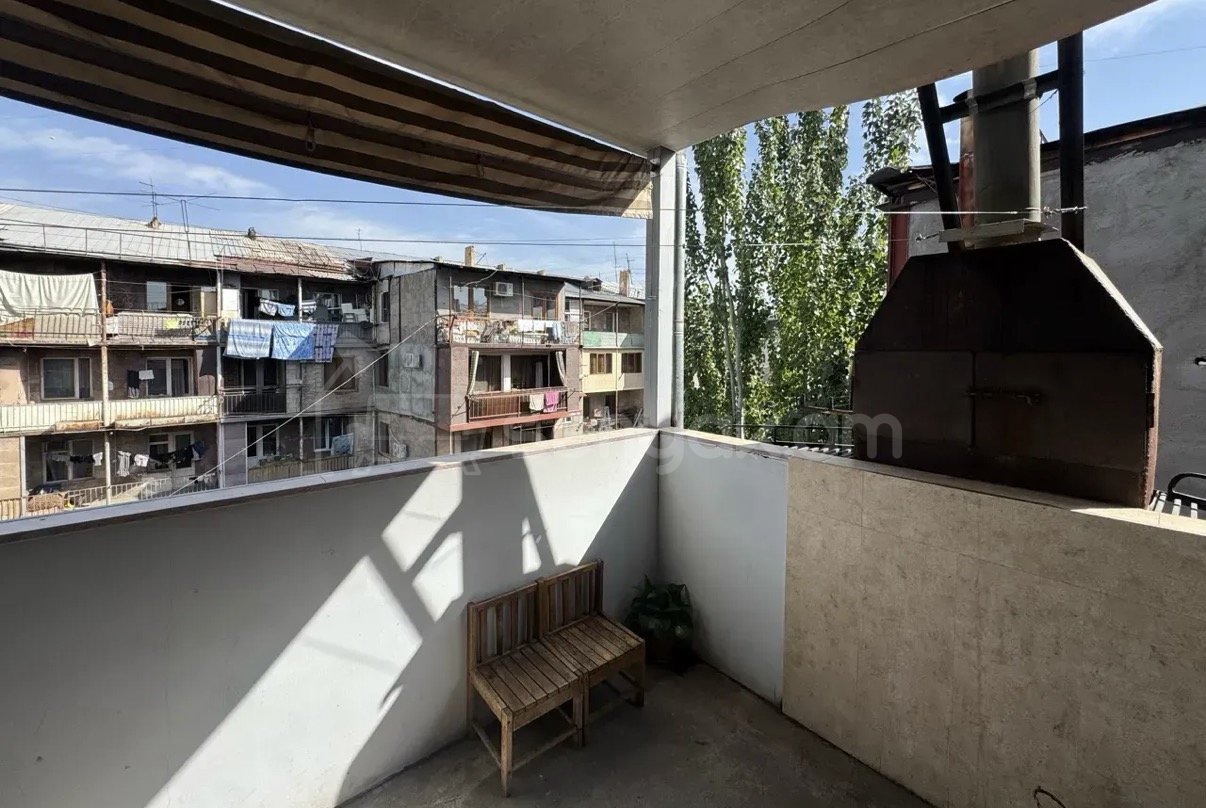 4 Սենյականոց Բնակարան Քարե Շենքում, 129քմ, 5/5 հարկ, Կապիտալ Վերանորոգված