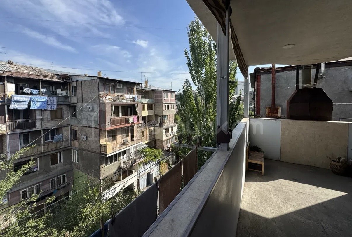 4 Սենյականոց Բնակարան Քարե Շենքում, 129քմ, 5/5 հարկ, Կապիտալ Վերանորոգված