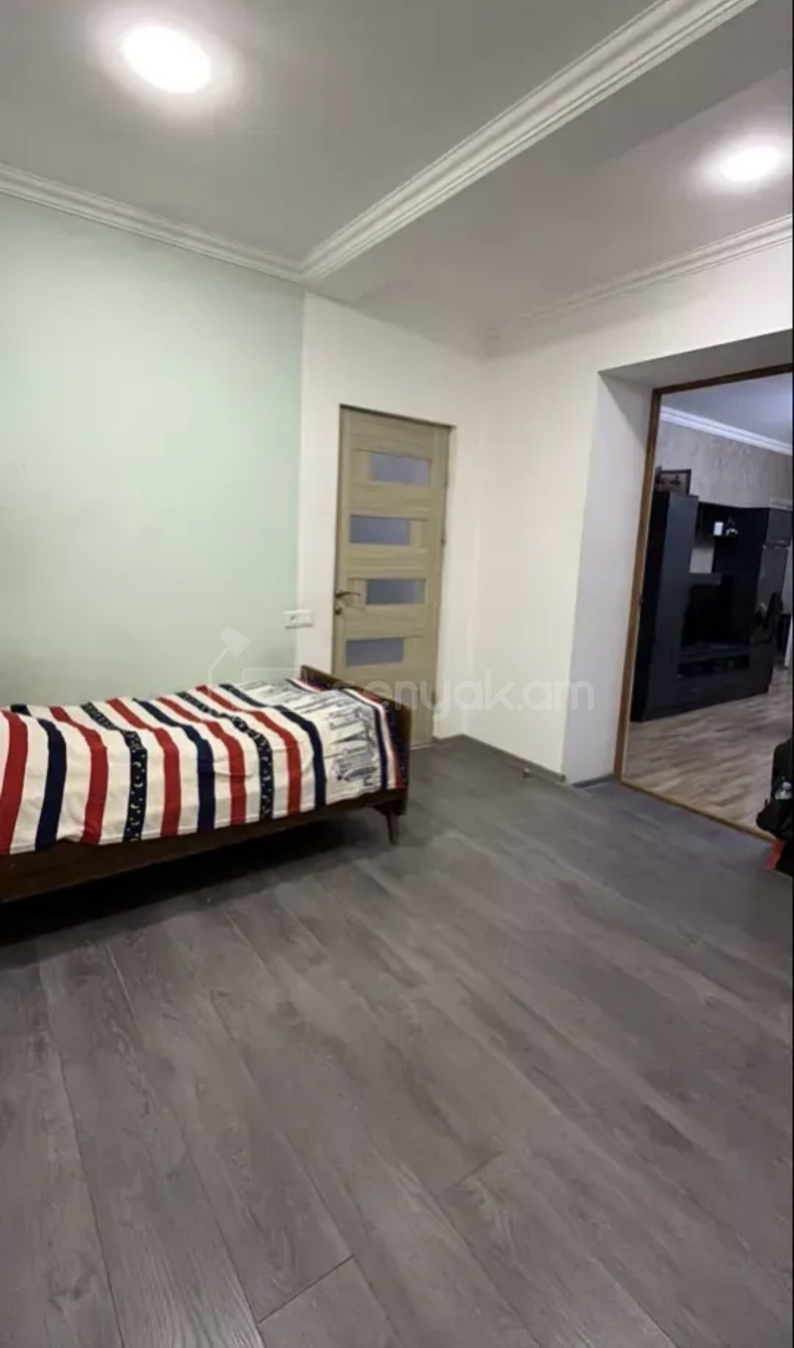 4 Սենյականոց Բնակարան Քարե Շենքում, 129քմ, 5/5 հարկ, Կապիտալ Վերանորոգված