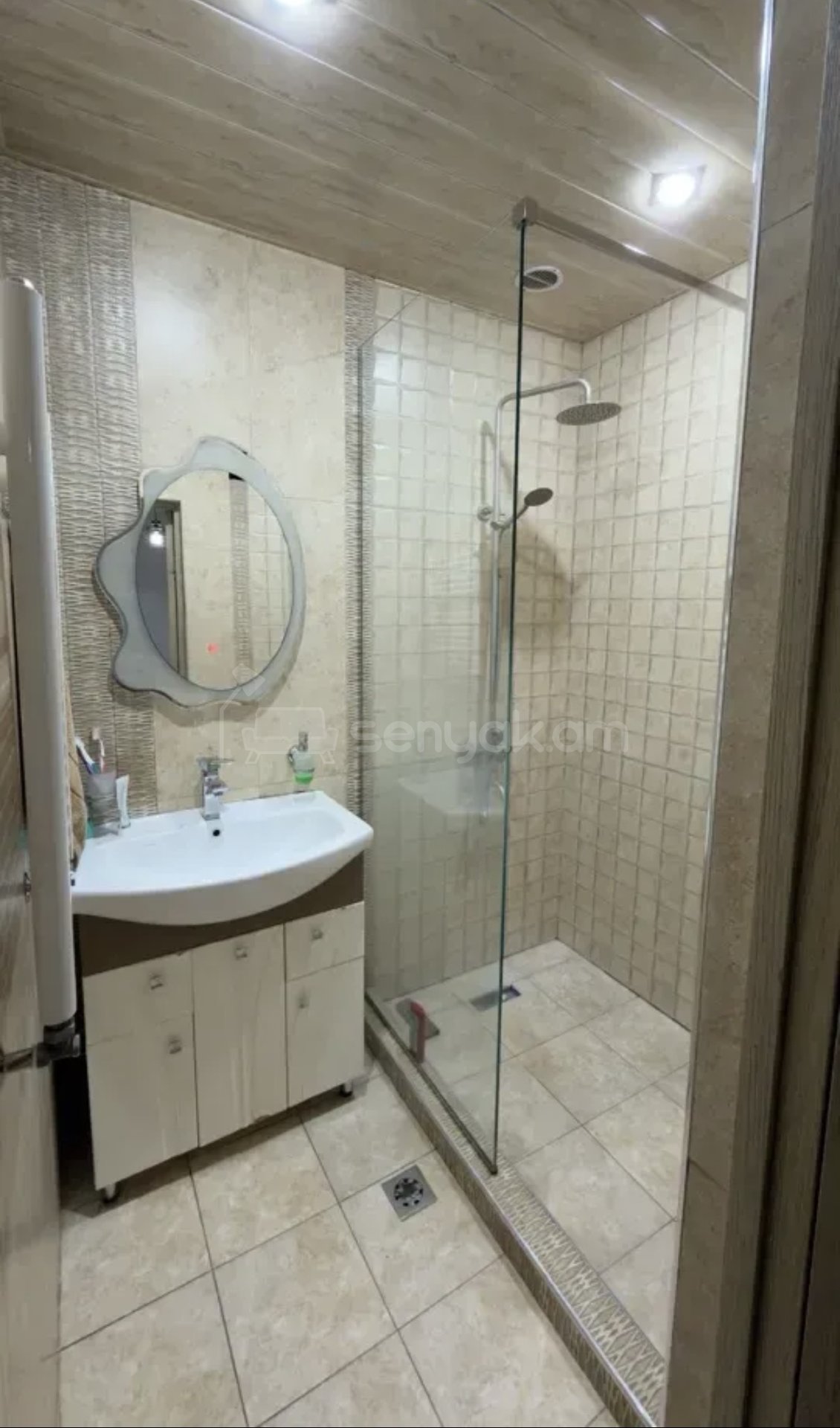 4 Սենյականոց Բնակարան Քարե Շենքում, 129քմ, 5/5 հարկ, Կապիտալ Վերանորոգված