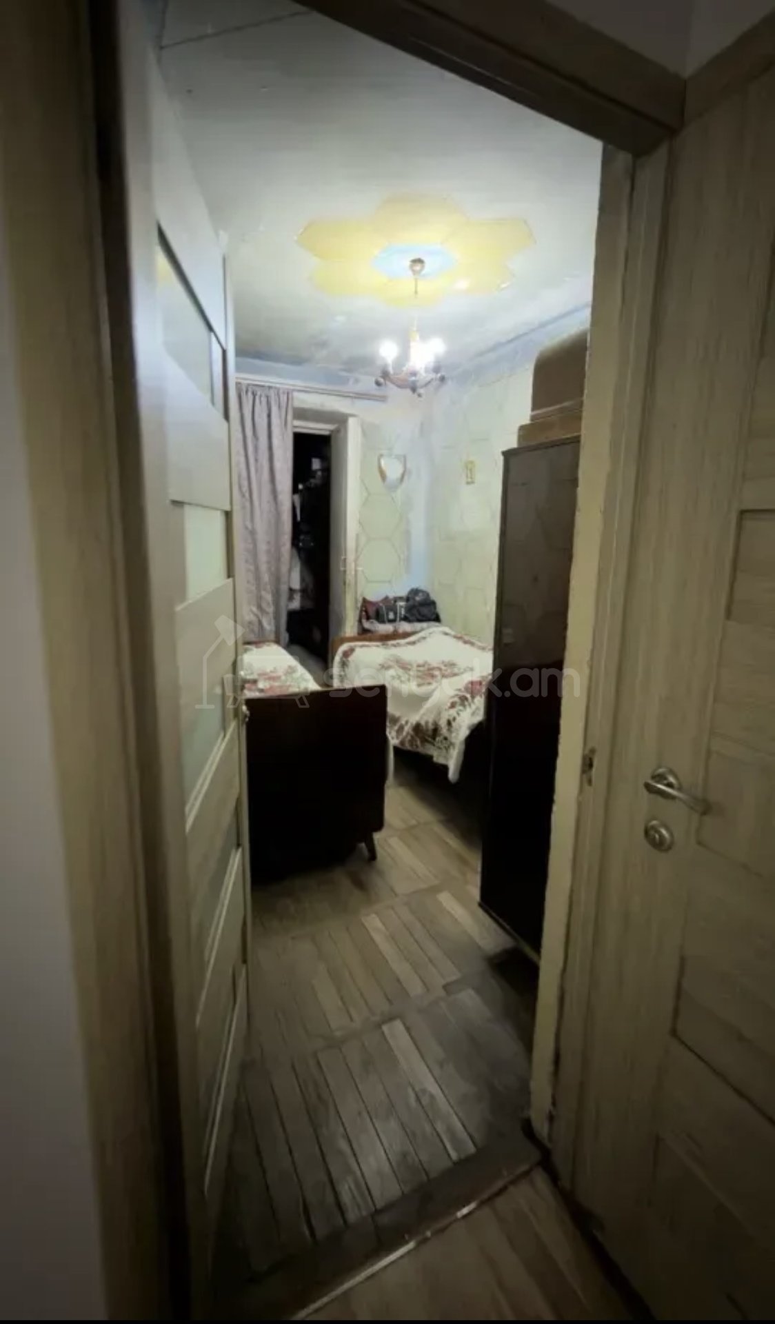 4 Սենյականոց Բնակարան Քարե Շենքում, 129քմ, 5/5 հարկ, Կապիտալ Վերանորոգված