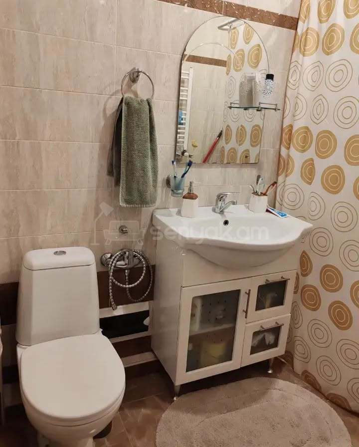 3 Սենյականոց Բնակարան Քարե Շենքում, 76քմ, 3/5 հարկ, Կապիտալ Վերանորոգված