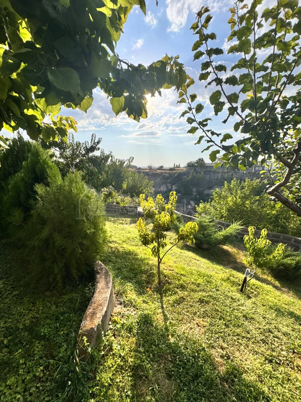 6 Սենյականոց Ամառանոց, 175քմ, Ավտոտնակով