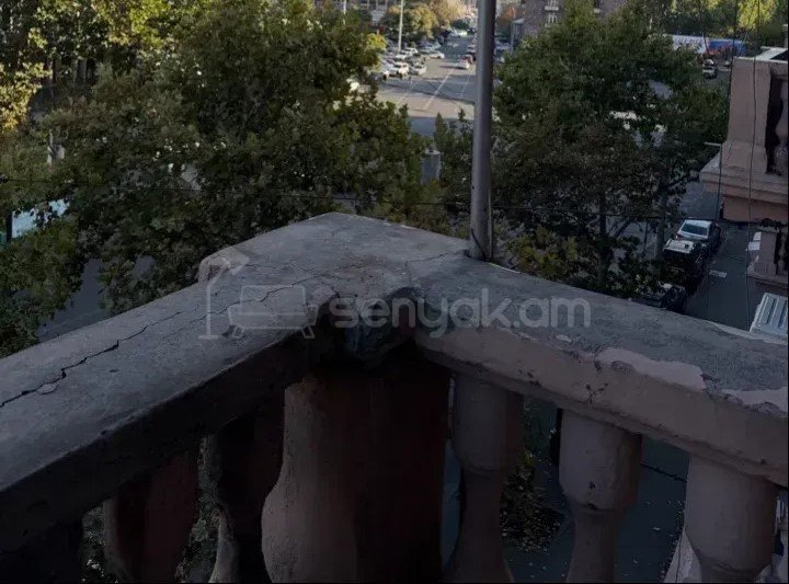 3 Սենյականոց Բնակարան Քարե Շենքում, 80քմ, 4/4 հարկ, Պետական Վիճակում