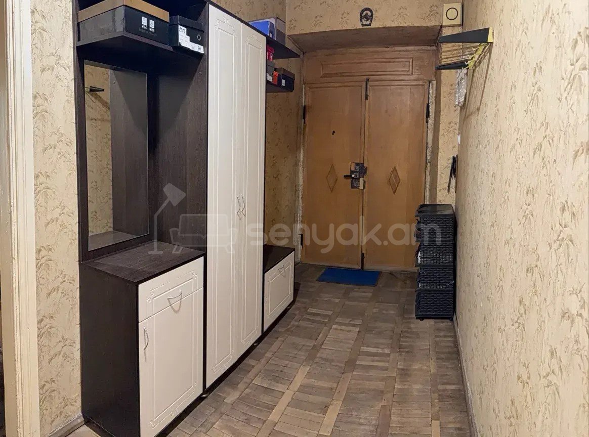 3 Սենյականոց Բնակարան Քարե Շենքում, 80քմ, 4/4 հարկ, Պետական Վիճակում