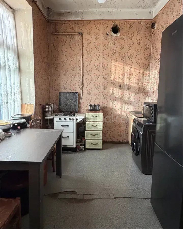 3 Սենյականոց Բնակարան Քարե Շենքում, 80քմ, 4/4 հարկ, Պետական Վիճակում