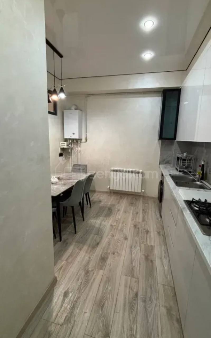 4 Սենյականոց Բնակարան, 74քմ, 2/10 հարկ, Կապիտալ Վերանորոգված, Կահավորված