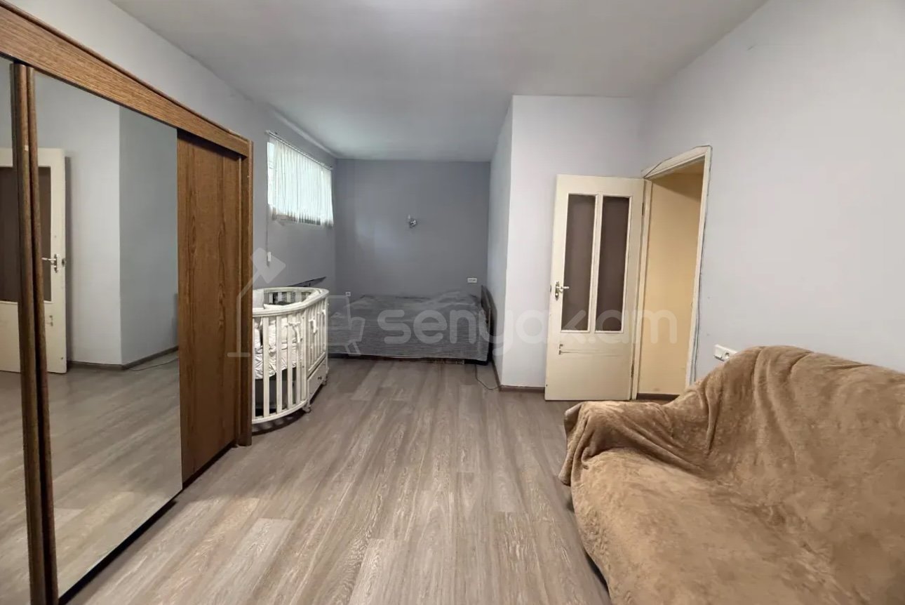 1 Սենյականոց Բնակարան Քարե Շենքում, 48քմ, 2/5 հարկ, Նորմալ Վիճակում
