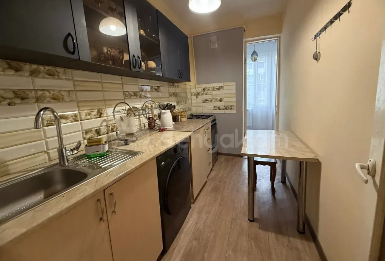 1 Սենյականոց Բնակարան Քարե Շենքում, 48քմ, 2/5 հարկ, Նորմալ Վիճակում