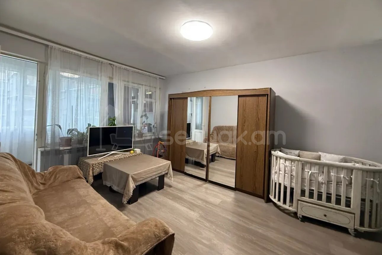 1 Սենյականոց Բնակարան Քարե Շենքում, 48քմ, 2/5 հարկ, Նորմալ Վիճակում
