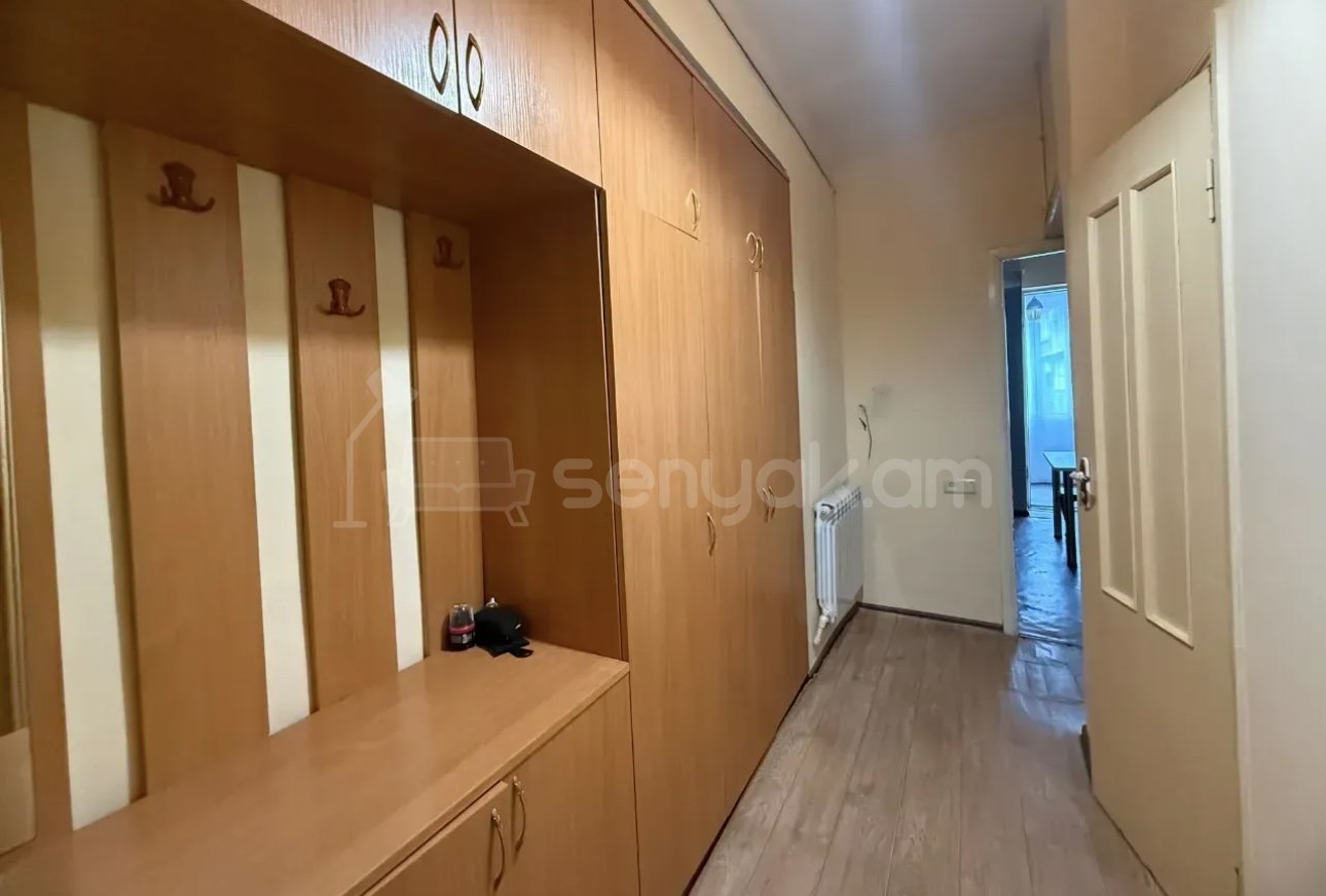 1 Սենյականոց Բնակարան Քարե Շենքում, 48քմ, 2/5 հարկ, Նորմալ Վիճակում