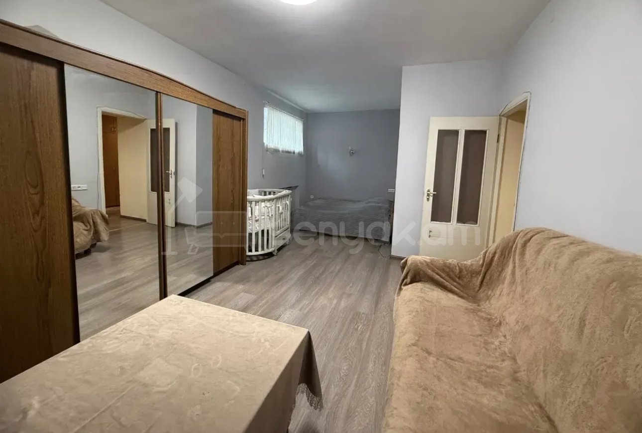 1 Սենյականոց Բնակարան Քարե Շենքում, 48քմ, 2/5 հարկ, Նորմալ Վիճակում