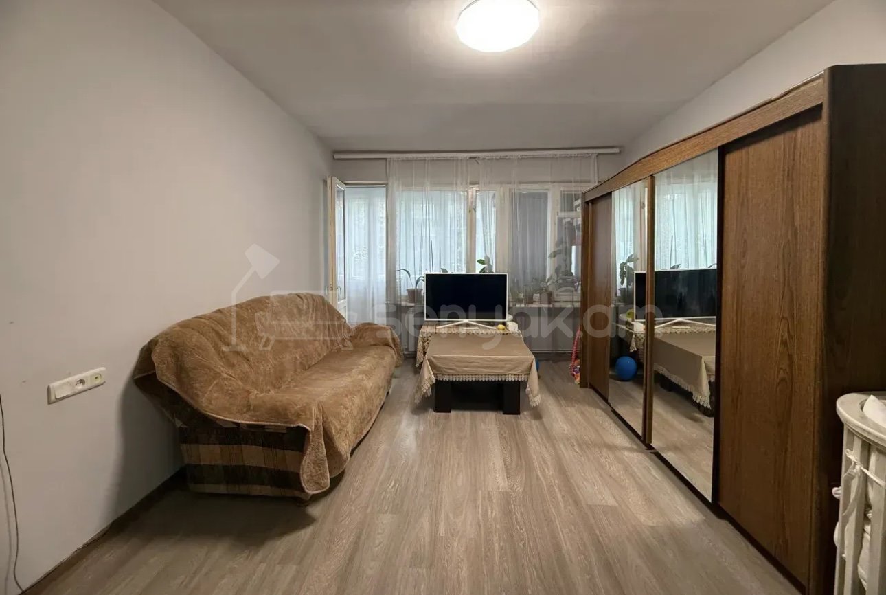 1 Սենյականոց Բնակարան Քարե Շենքում, 48քմ, 2/5 հարկ, Նորմալ Վիճակում