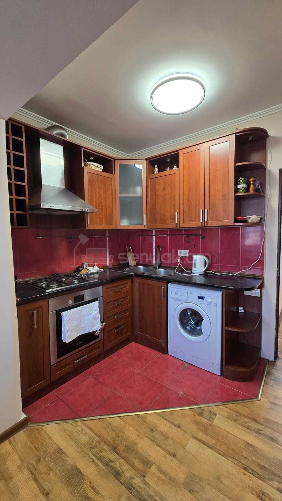 3 Սենյականոց Բնակարան Քարե Շենքում, 86քմ, 5/5 հարկ, Դիզայներական Վերանորոգված, Կահավորված, Արևկող