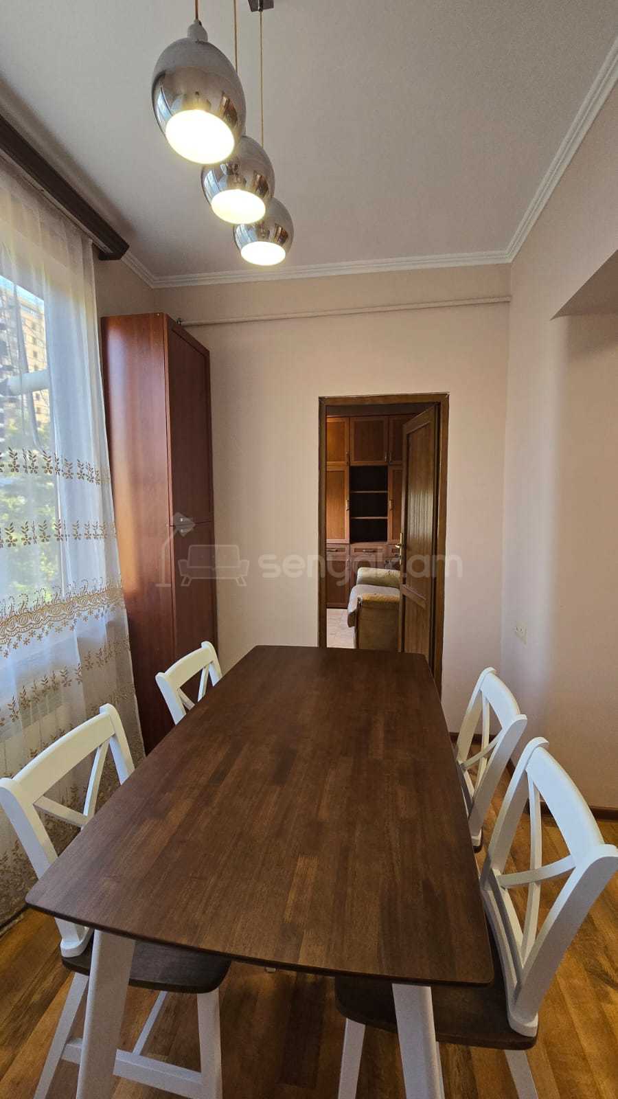 3 Սենյականոց Բնակարան Քարե Շենքում, 86քմ, 5/5 հարկ, Դիզայներական Վերանորոգված, Կահավորված, Արևկող