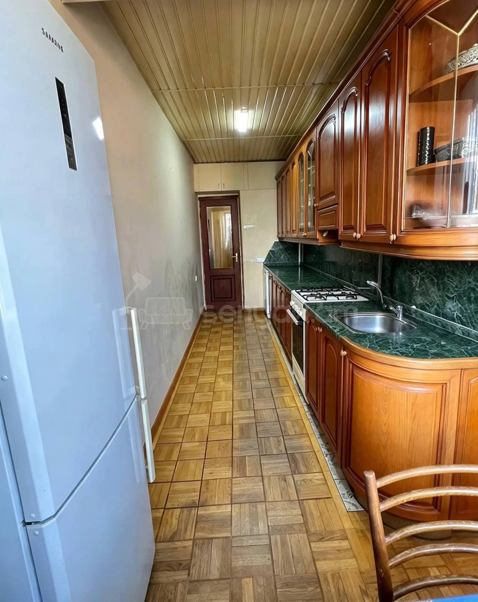 4 Սենյականոց Բնակարան Քարե Շենքում, 98քմ, 4/5 հարկ, Նորմալ Վիճակում
