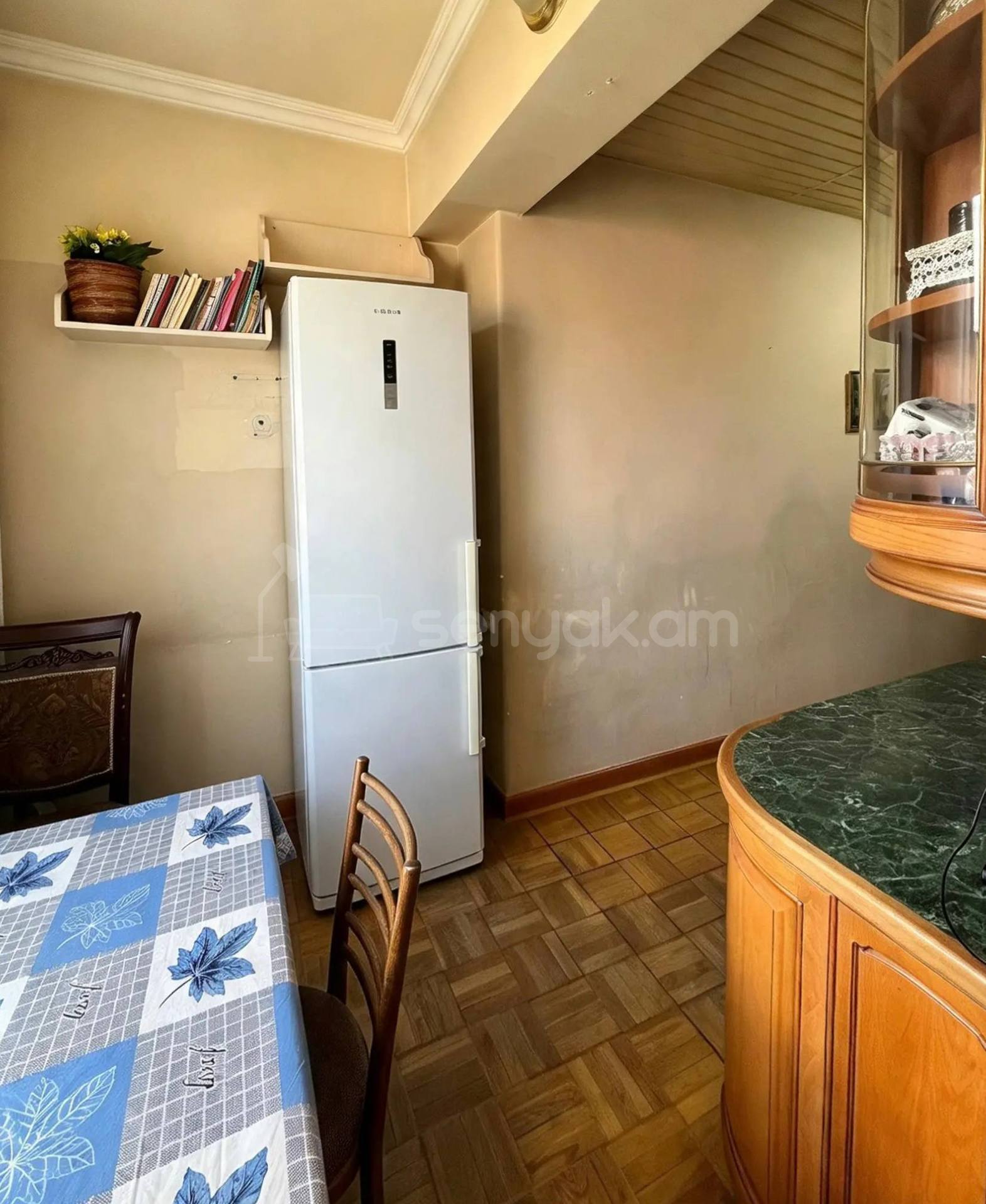 4 Սենյականոց Բնակարան Քարե Շենքում, 98քմ, 4/5 հարկ, Նորմալ Վիճակում