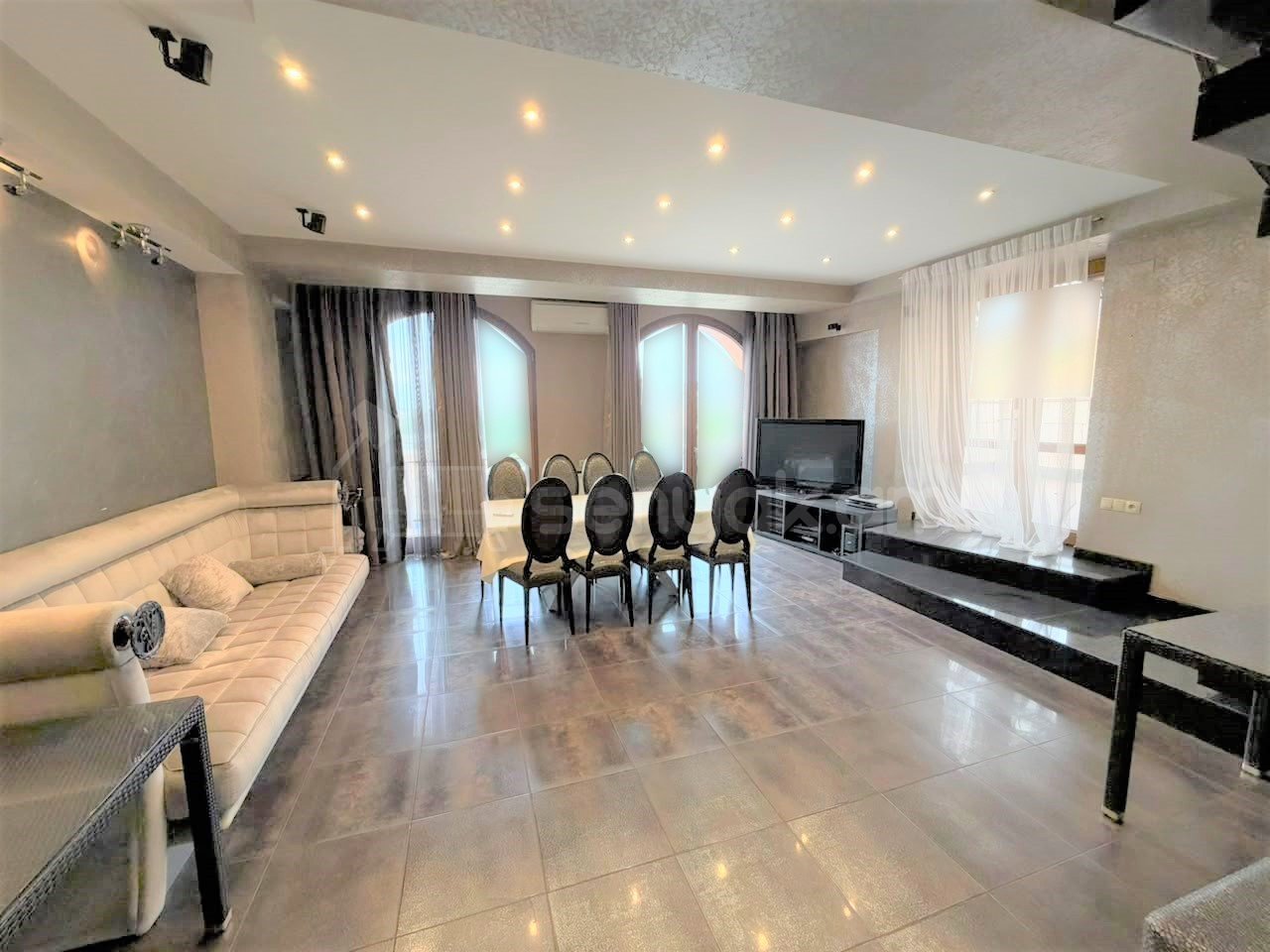 6 Սենյականոց Բնակարան Նորակառույցում, 416քմ, 9/10 հարկ, Դիզայներական Վերանորոգված