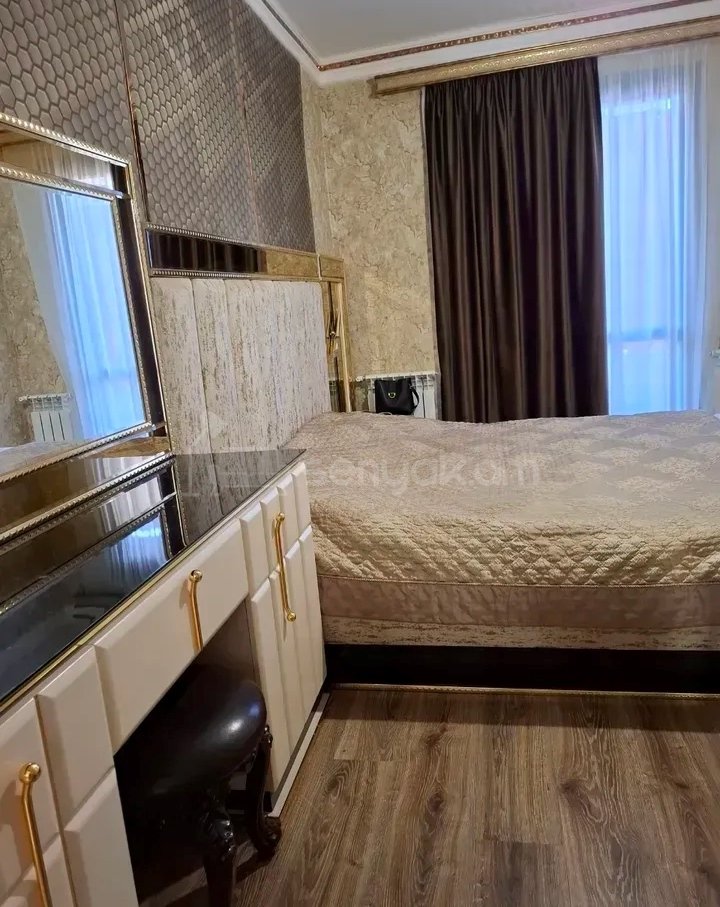 4 Սենյականոց Բնակարան Քարե Շենքում, 101քմ, 1/5 հարկ, Կապիտալ Վերանորոգված