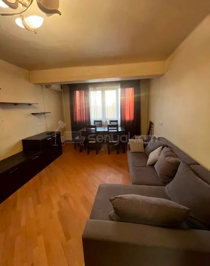 2 Սենյականոց Բնակարան Քարե Շենքում, 49քմ, 3/7 հարկ, Նորմալ Վիճակում