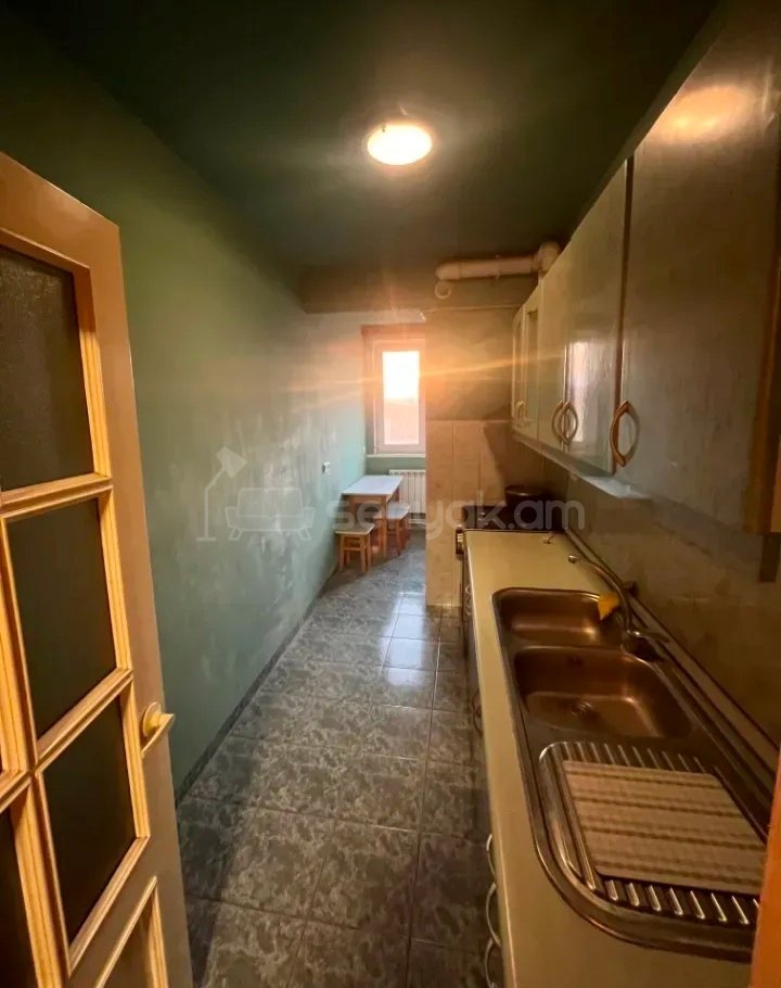 2 Սենյականոց Բնակարան Քարե Շենքում, 49քմ, 3/7 հարկ, Նորմալ Վիճակում