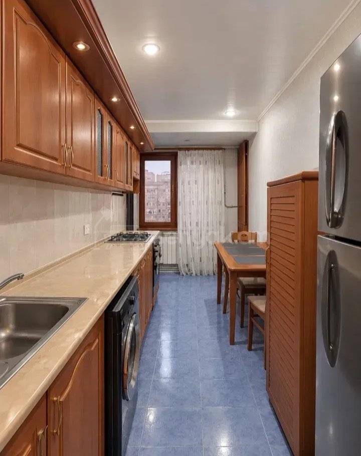 3 Սենյականոց Բնակարան, 85քմ, 11/14 հարկ, Նորմալ Վիճակում, Կահավորված