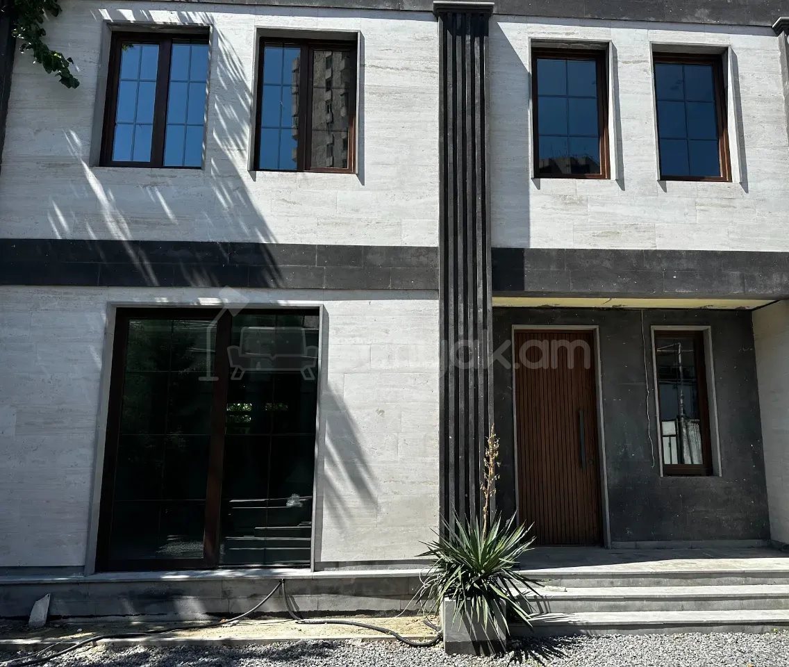4 Սենյականոց Սեփական Տուն, 160քմ, Կապիտալ Վերանորոգված