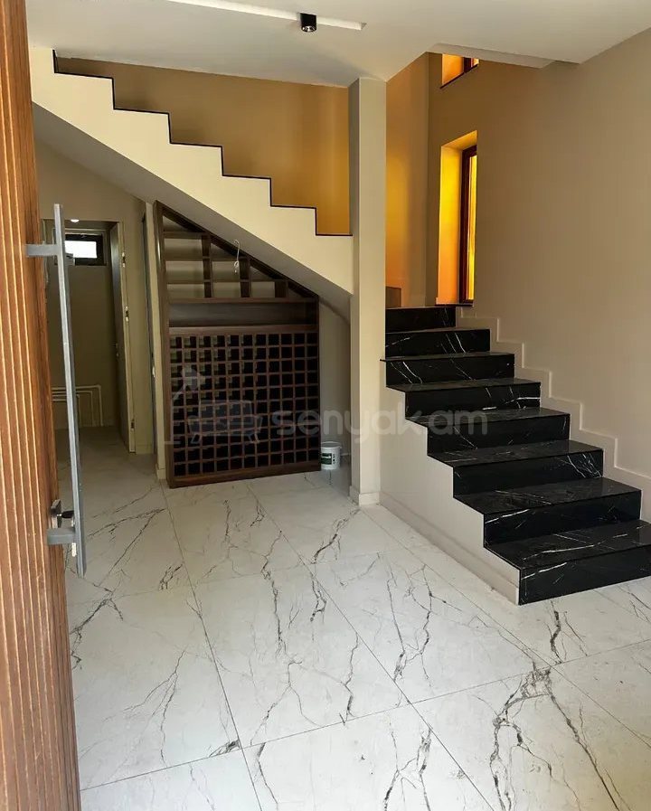 4 Սենյականոց Սեփական Տուն, 160քմ, Կապիտալ Վերանորոգված