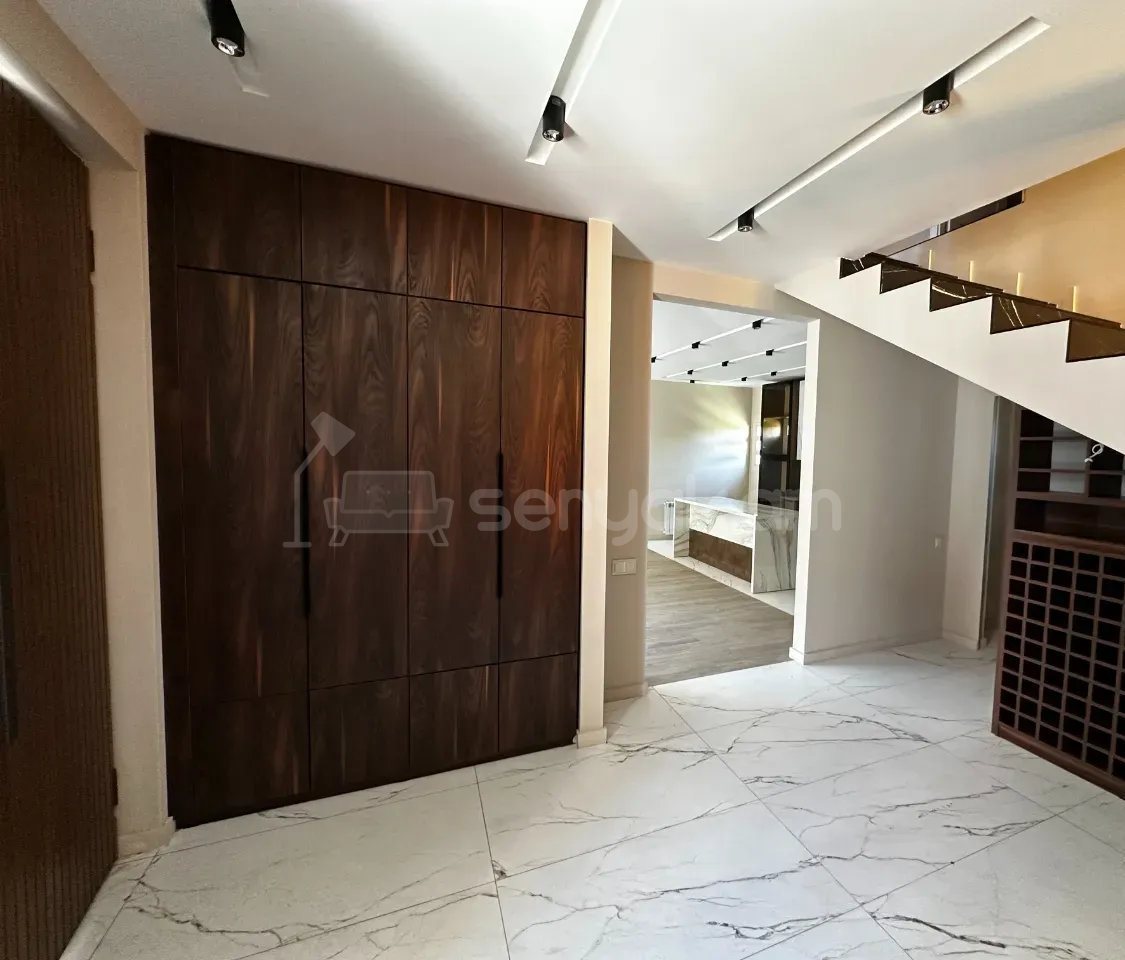 4 Սենյականոց Սեփական Տուն, 160քմ, Կապիտալ Վերանորոգված