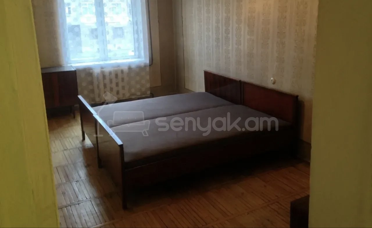 3 Սենյականոց Բնակարան Քարե Շենքում, 69քմ, 2/5 հարկ, Նորմալ Վիճակում, Կահավորված