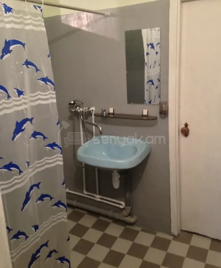 3 Սենյականոց Բնակարան Քարե Շենքում, 69քմ, 2/5 հարկ, Նորմալ Վիճակում, Կահավորված