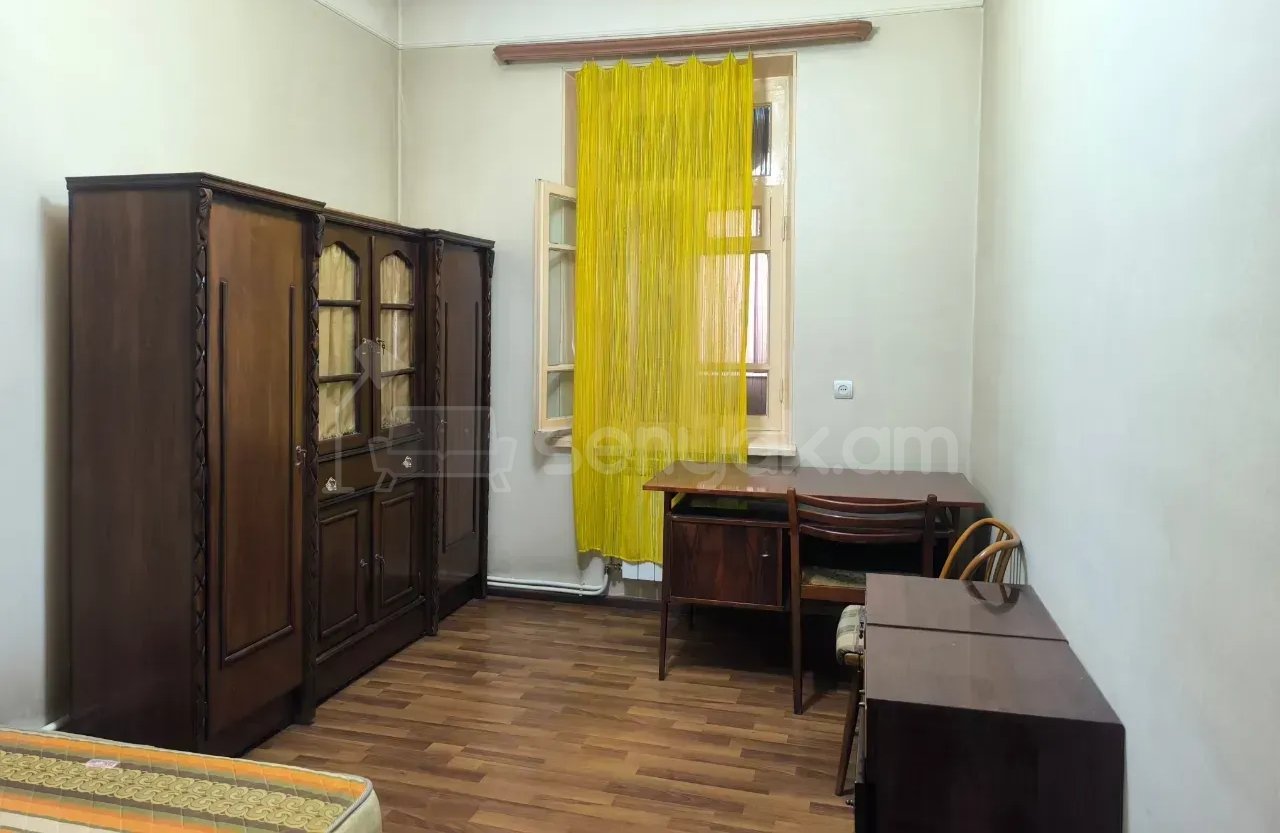 3 Սենյականոց Բնակարան Քարե Շենքում, 77քմ, 2/2 հարկ, Նորմալ Վիճակում, Կահավորված