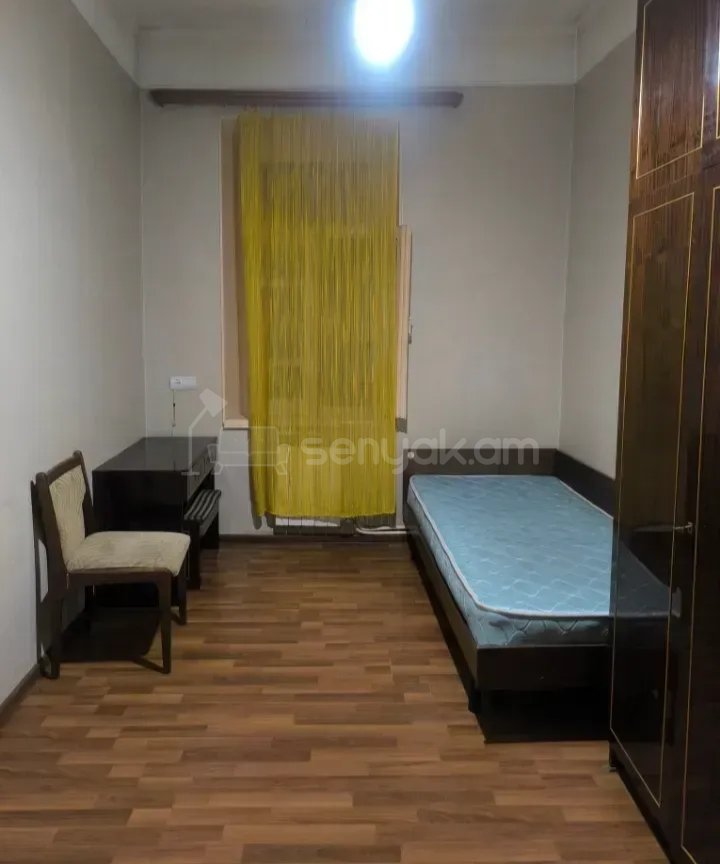 3 Սենյականոց Բնակարան Քարե Շենքում, 77քմ, 2/2 հարկ, Նորմալ Վիճակում, Կահավորված