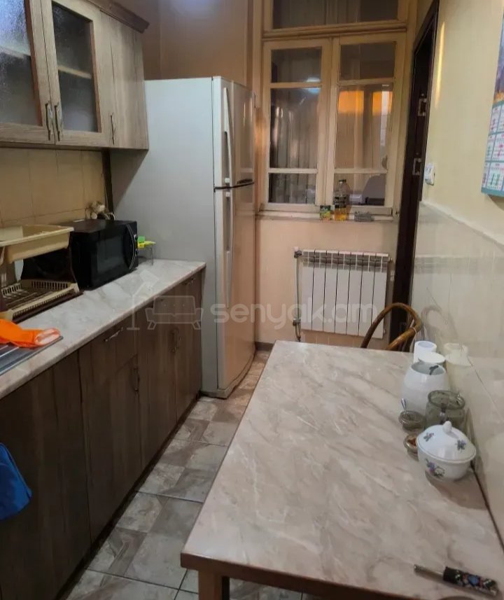 3 Սենյականոց Բնակարան Քարե Շենքում, 77քմ, 2/2 հարկ, Նորմալ Վիճակում, Կահավորված