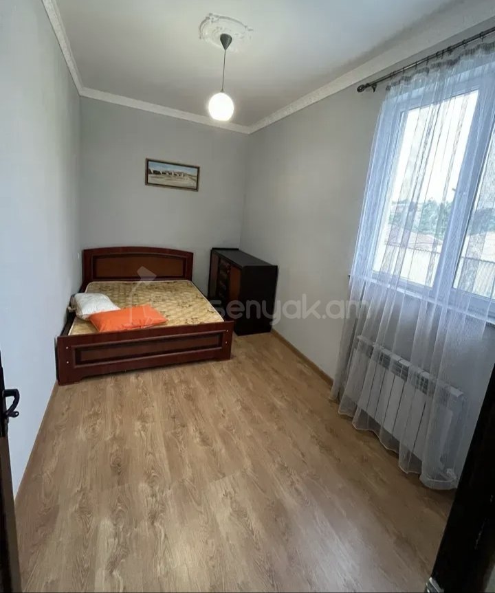 3 Սենյականոց Բնակարան Քարե Շենքում, 77քմ, 2/2 հարկ, Կապիտալ Վերանորոգված, Կահավորված