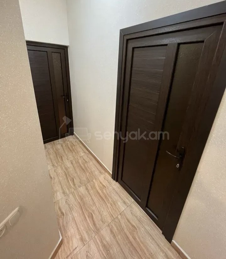 3 Սենյականոց Բնակարան Քարե Շենքում, 77քմ, 2/2 հարկ, Կապիտալ Վերանորոգված, Կահավորված