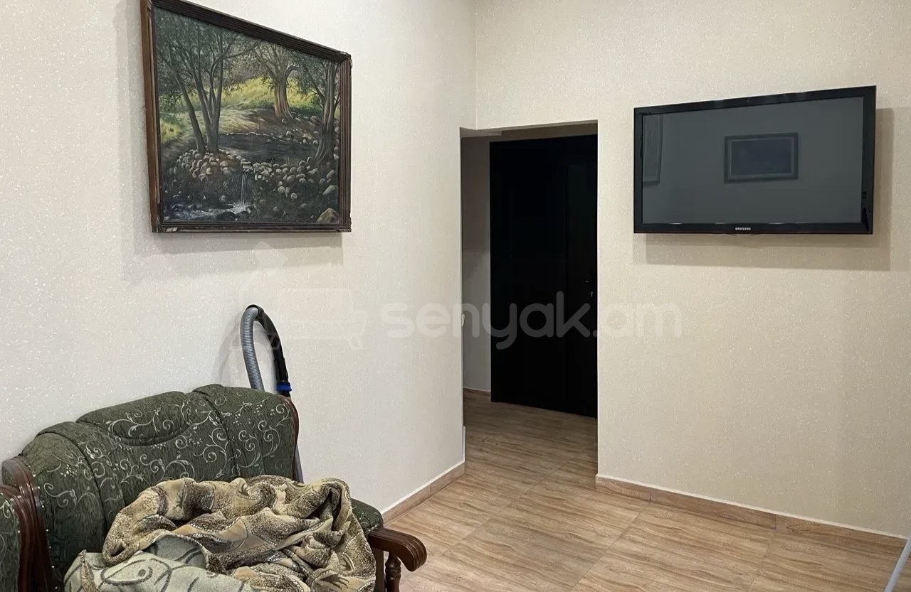 3 Սենյականոց Բնակարան Քարե Շենքում, 77քմ, 2/2 հարկ, Կապիտալ Վերանորոգված, Կահավորված