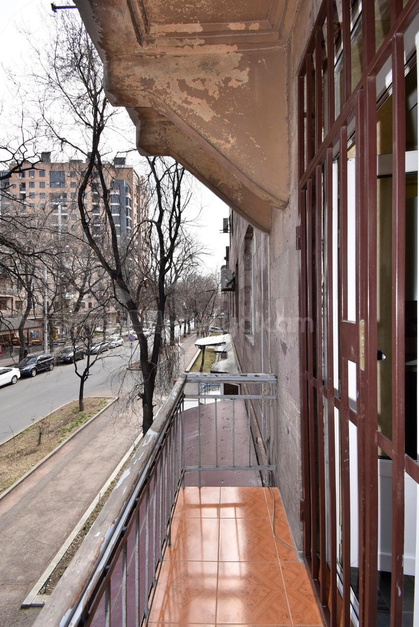 2 Սենյականոց Բնակարան, 50քմ, 3/5 հարկ, Կապիտալ Վերանորոգված