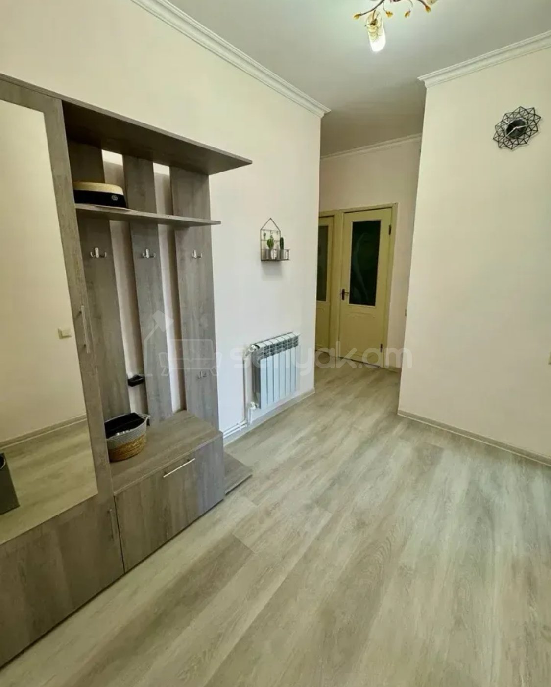 3 Սենյականոց Բնակարան Քարե Շենքում, 76քմ, 5/5 հարկ, Նորմալ Վիճակում, Կահավորված