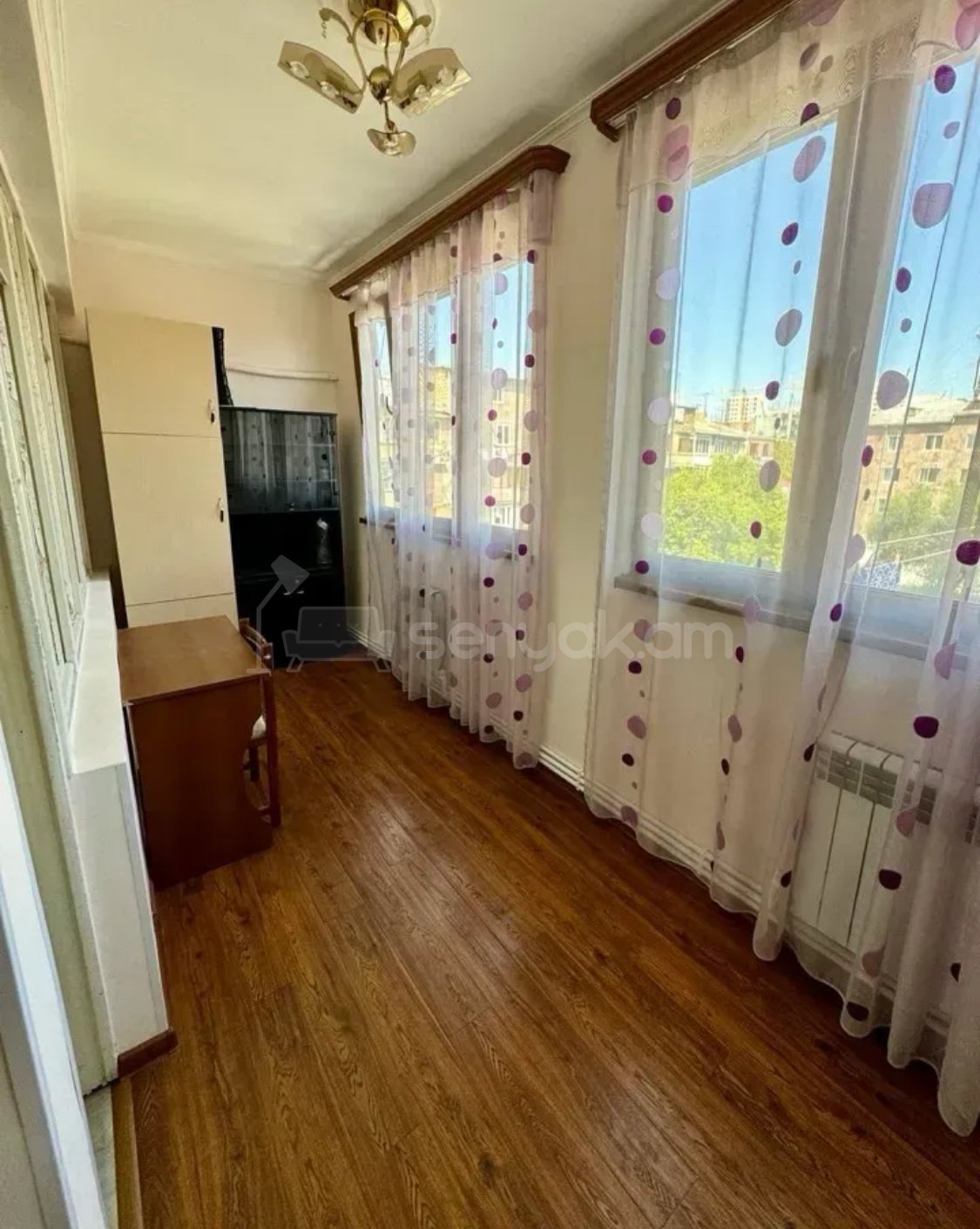 3 Սենյականոց Բնակարան Քարե Շենքում, 76քմ, 5/5 հարկ, Նորմալ Վիճակում, Կահավորված