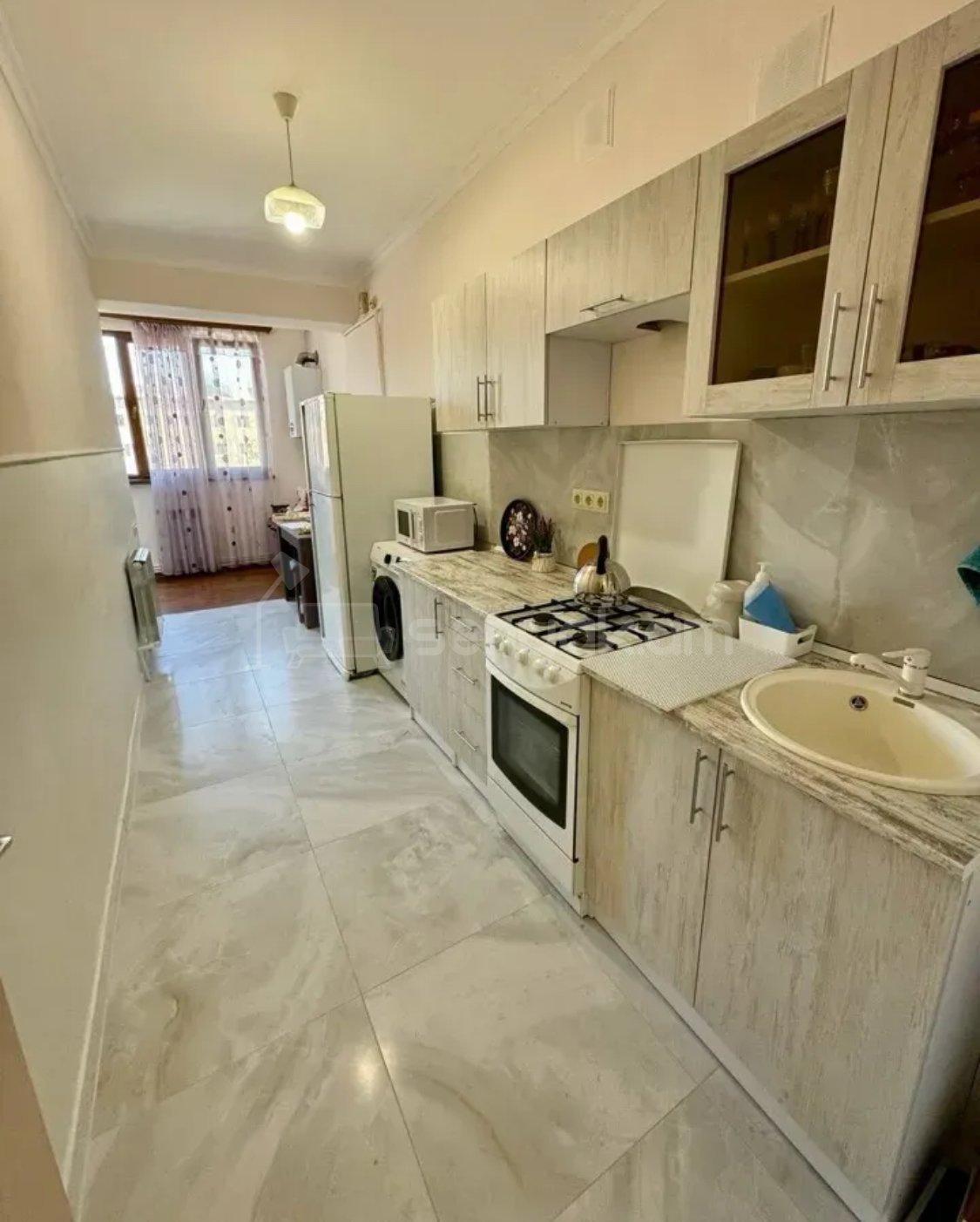 3 Սենյականոց Բնակարան Քարե Շենքում, 76քմ, 5/5 հարկ, Նորմալ Վիճակում, Կահավորված
