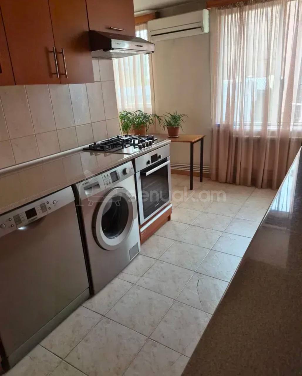 4 Սենյականոց Բնակարան, 100քմ, 3/14 հարկ, Կապիտալ Վերանորոգված, Կահավորված