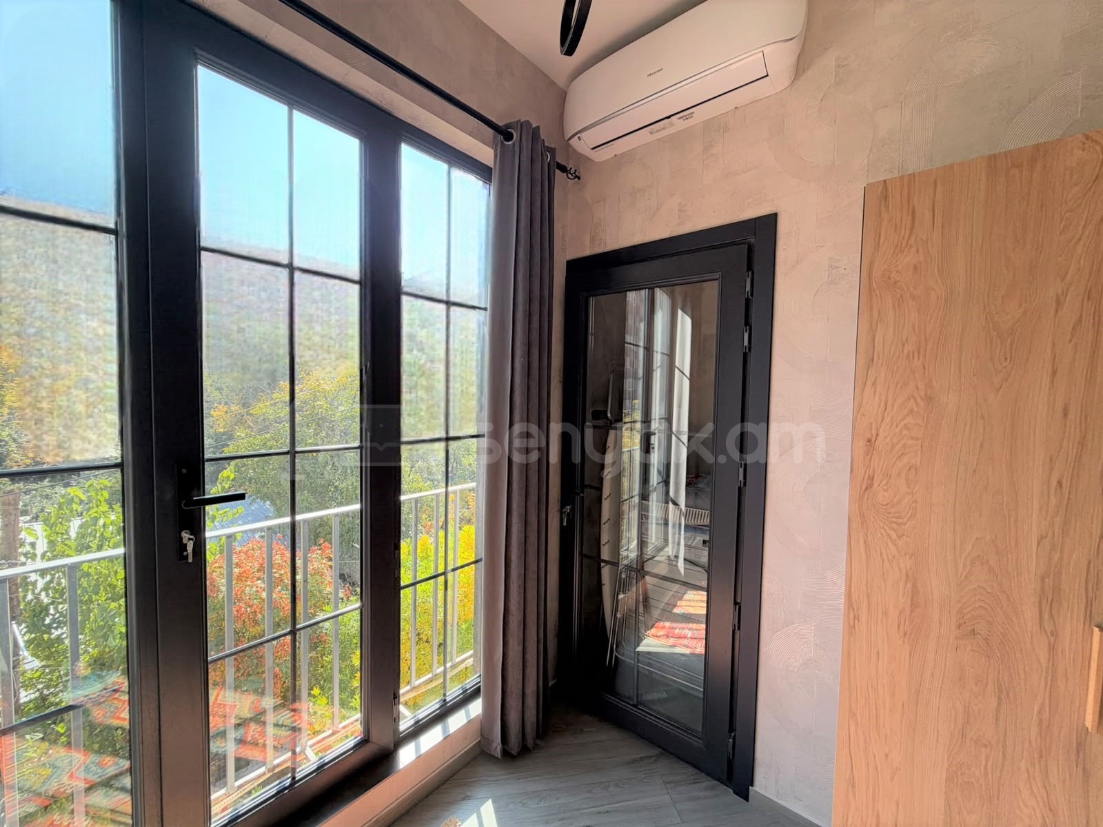 2 Սենյականոց Բնակարան Քարե Շենքում, 43քմ, 4/5 հարկ, Դիզայներական Վերանորոգված