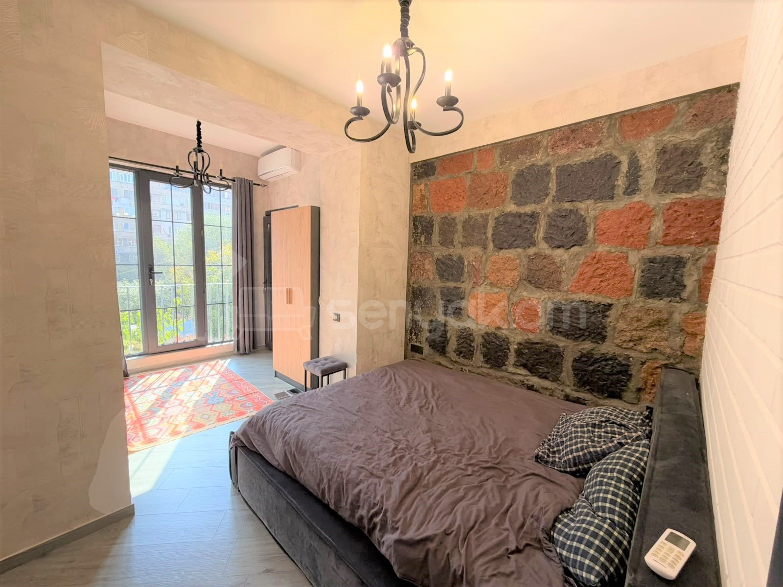 2 Սենյականոց Բնակարան Քարե Շենքում, 43քմ, 4/5 հարկ, Դիզայներական Վերանորոգված