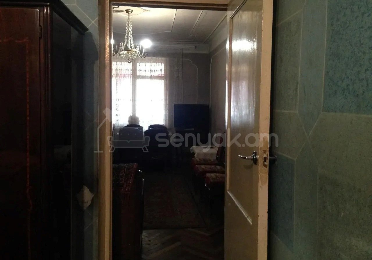 4 Սենյականոց Բնակարան Քարե Շենքում, 94քմ, 2/5 հարկ, Նորմալ Վիճակում